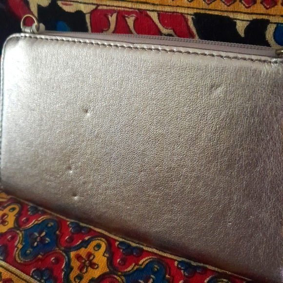 The Sak Pyrite Leather Wallet with Wrist Strap - Picture 12 of 13